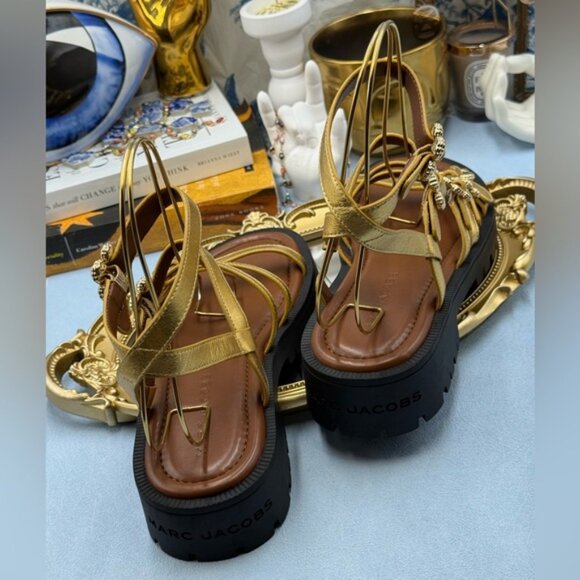 🆕 MARC JACOBS 🧿 NWOB The Daisy Gold Buckle Black Lug Sole Sandals, Sz 9M - Picture 13 of 16